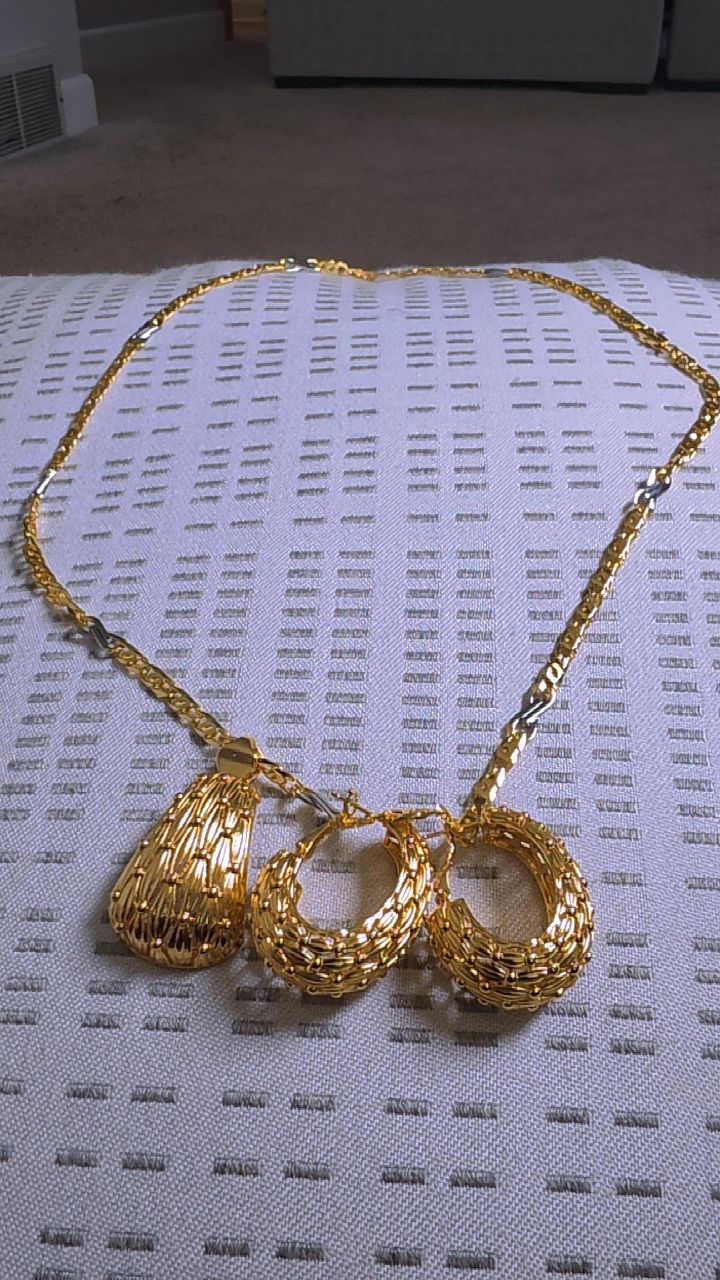 NECKLACE