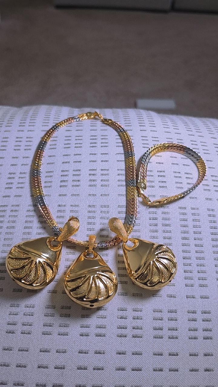 NECKLACE