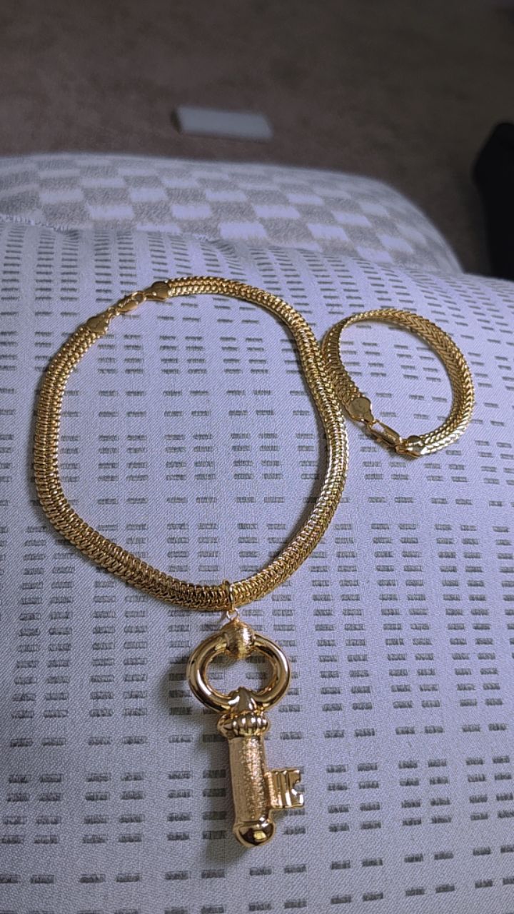 NECKLACE